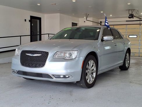 Used 2020 Chrysler 300 Limited AWD/4WD image 22