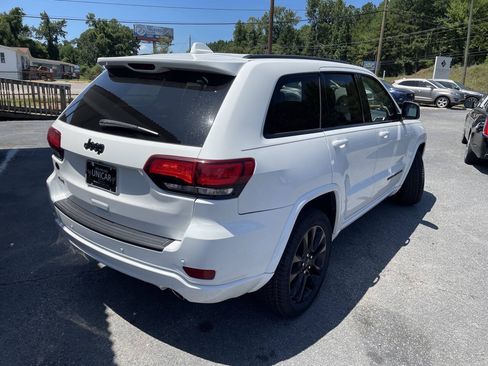 Used 2019 Jeep Grand Cherokee Altitude AWD/4WD image 7