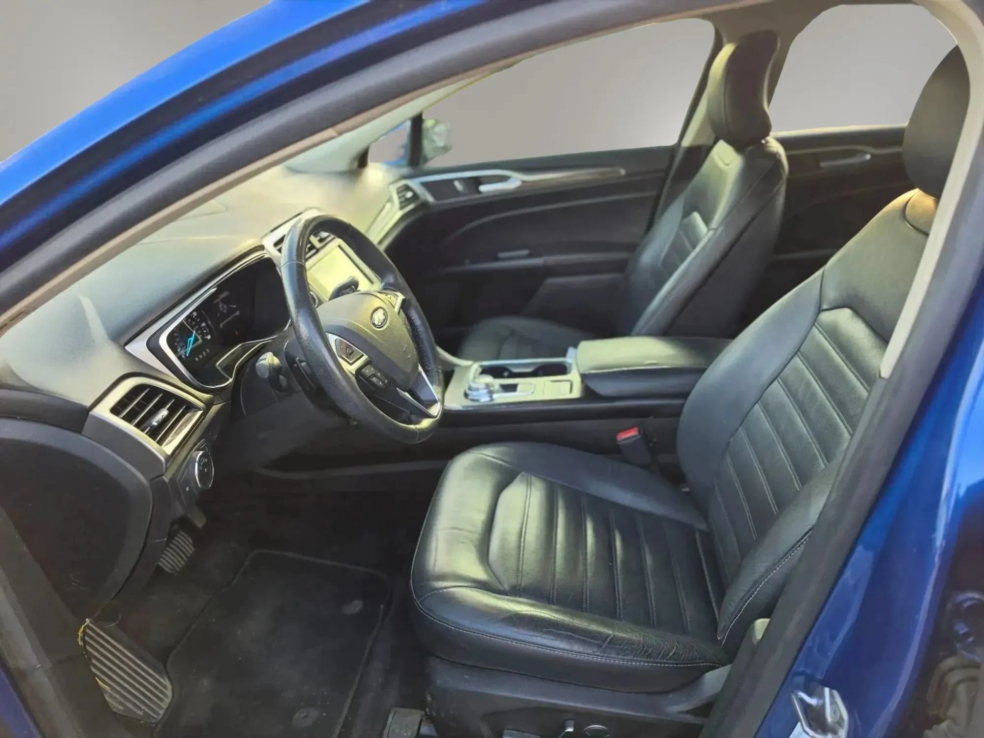 Used 2017 Ford Fusion SE w/ Fusion SE Technology Package FWD image 15