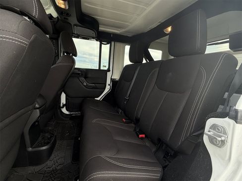 Used 2015 Jeep Wrangler Unlimited Sahara w/ Connectivity Group image 25