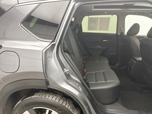 Used 2024 Nissan Rogue SL w/ SL Premium Package image 19