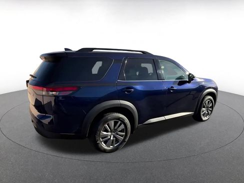 Used 2025 Nissan Pathfinder SV image 14
