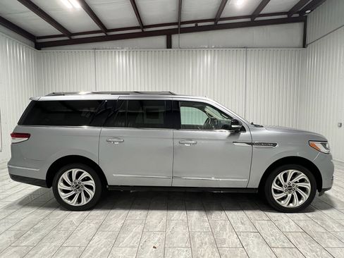 Used 2023 Lincoln Navigator L Reserve image 6