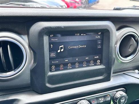 Used 2019 Jeep Wrangler Unlimited Sahara AWD/4WD image 23