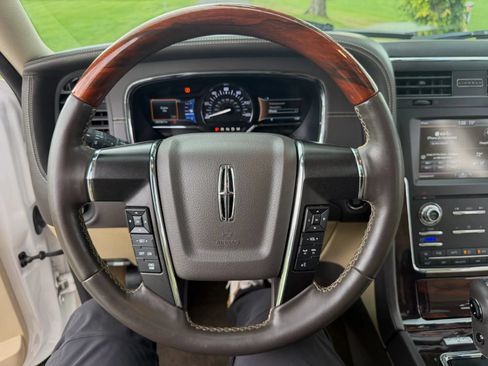 Used 2015 Lincoln Navigator L 4WD w/ Equipment Group 101A Reserve image 70