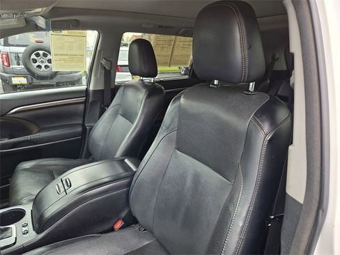 Used 2016 Toyota Highlander Limited Platinum image 12