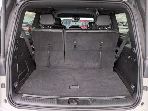 Certified 2024 Jeep Wagoneer Series II w/ Flexible Seating Group RWD image 12