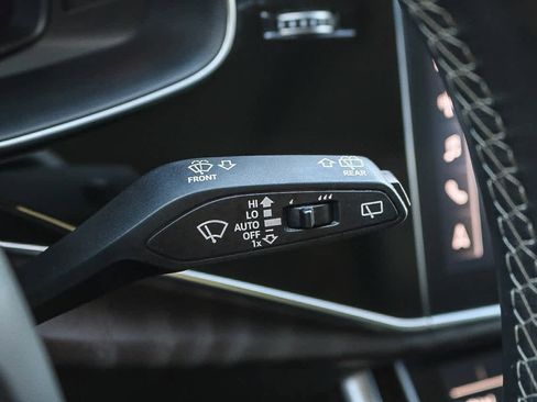 Used 2022 Audi Q8 Premium w/ Convenience Package image 36