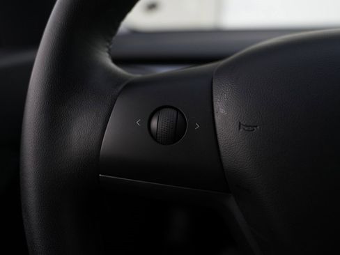 Used 2020 Tesla Model Y Long Range image 40