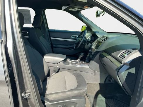 Used 2018 Ford Explorer XLT w/ Equipment Group 201A AWD/4WD image 16