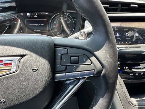 Used 2025 Cadillac XT6 Sport w/ Technology Package image 12