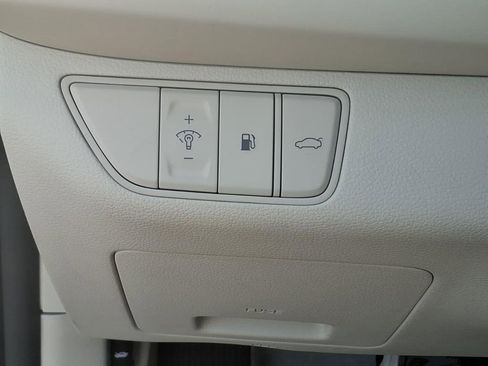 New 2026 Genesis G70 2.5T Prestige image 17