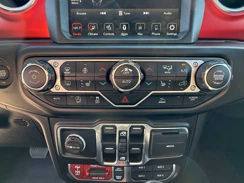 Used 2022 Jeep Wrangler Unlimited Rubicon w/ Cold Weather Group image 23