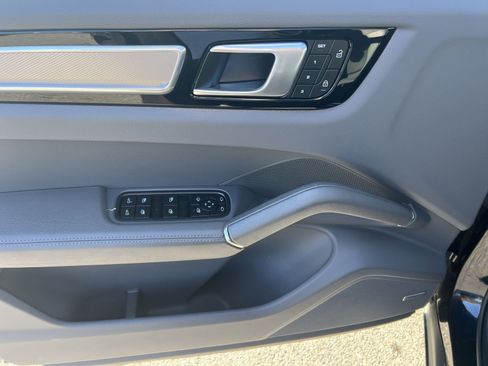Used 2022 Porsche Cayenne S Platinum image 15