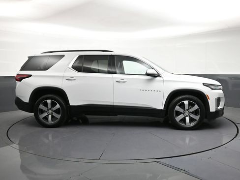 Certified 2023 Chevrolet Traverse LT w/ LT Premium Package AWD/4WD image 6