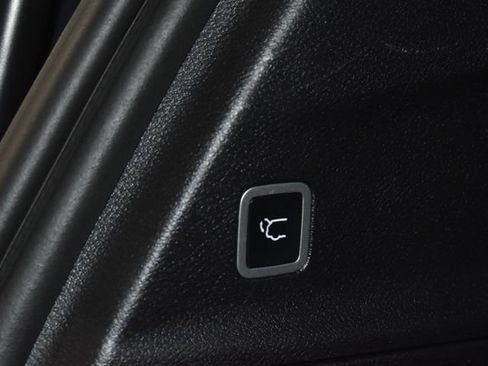 Certified 2025 Chrysler Pacifica Select image 39