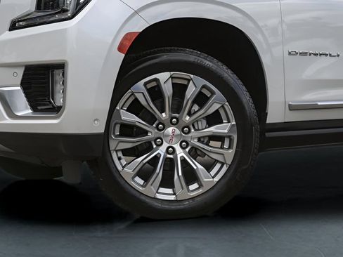 Used 2024 GMC Yukon Denali w/ Denali Reserve Package AWD/4WD image 4