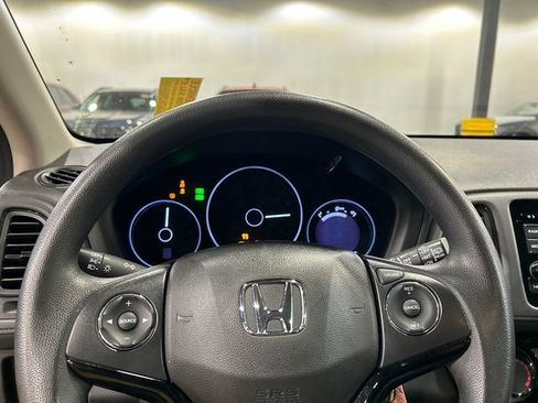 Used 2021 Honda HR-V LX image 11