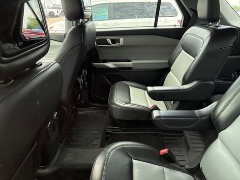 Used 2023 Ford Explorer XLT w/ Equipment Group 202A AWD/4WD image 5