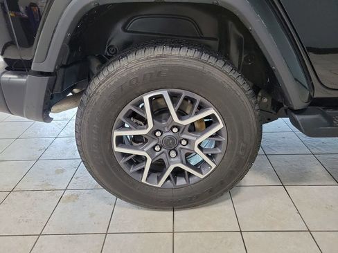 Used 2024 Jeep Wrangler Sahara image 43