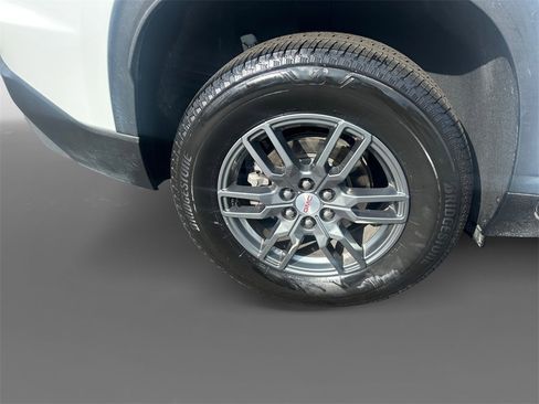 Used 2025 GMC Acadia Elevation image 10