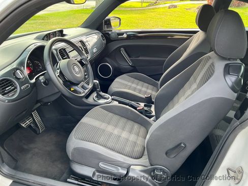 Used 2012 Volkswagen Beetle Launch Edition image 9