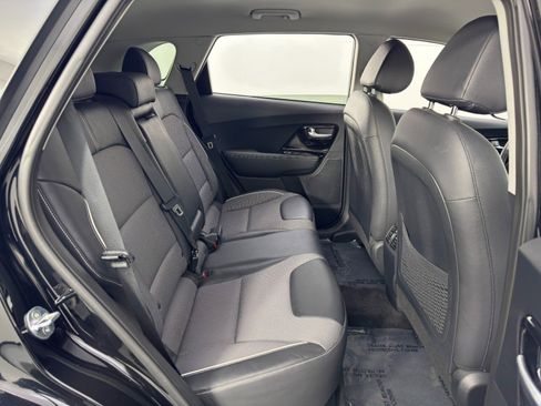 Used 2020 Kia Niro EX image 36