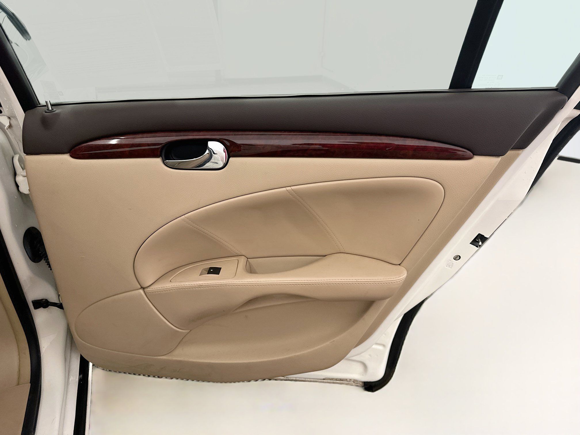 Used 2010 Buick Lucerne CXL w/ Driver Confidence Package FWD image 29
