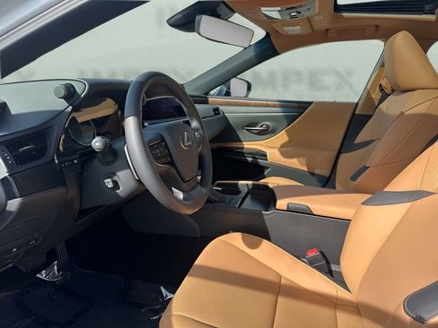 Used 2025 Lexus ES 350 w/ Premium Package image 9