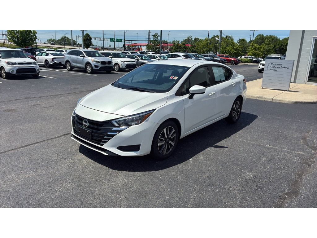 Used 2025 Nissan Versa SV FWD image 2