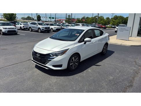 Used 2025 Nissan Versa SV FWD image 2