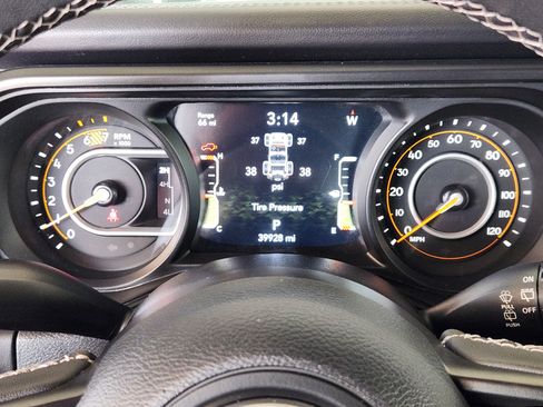 Used 2025 Jeep Wrangler Unlimited Rubicon AWD/4WD image 17