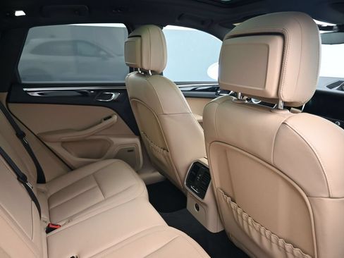 Used 2026 Porsche Macan AWD/4WD image 7