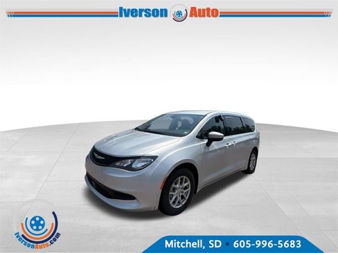 Used 2023 Chrysler Voyager LX FWD image 3