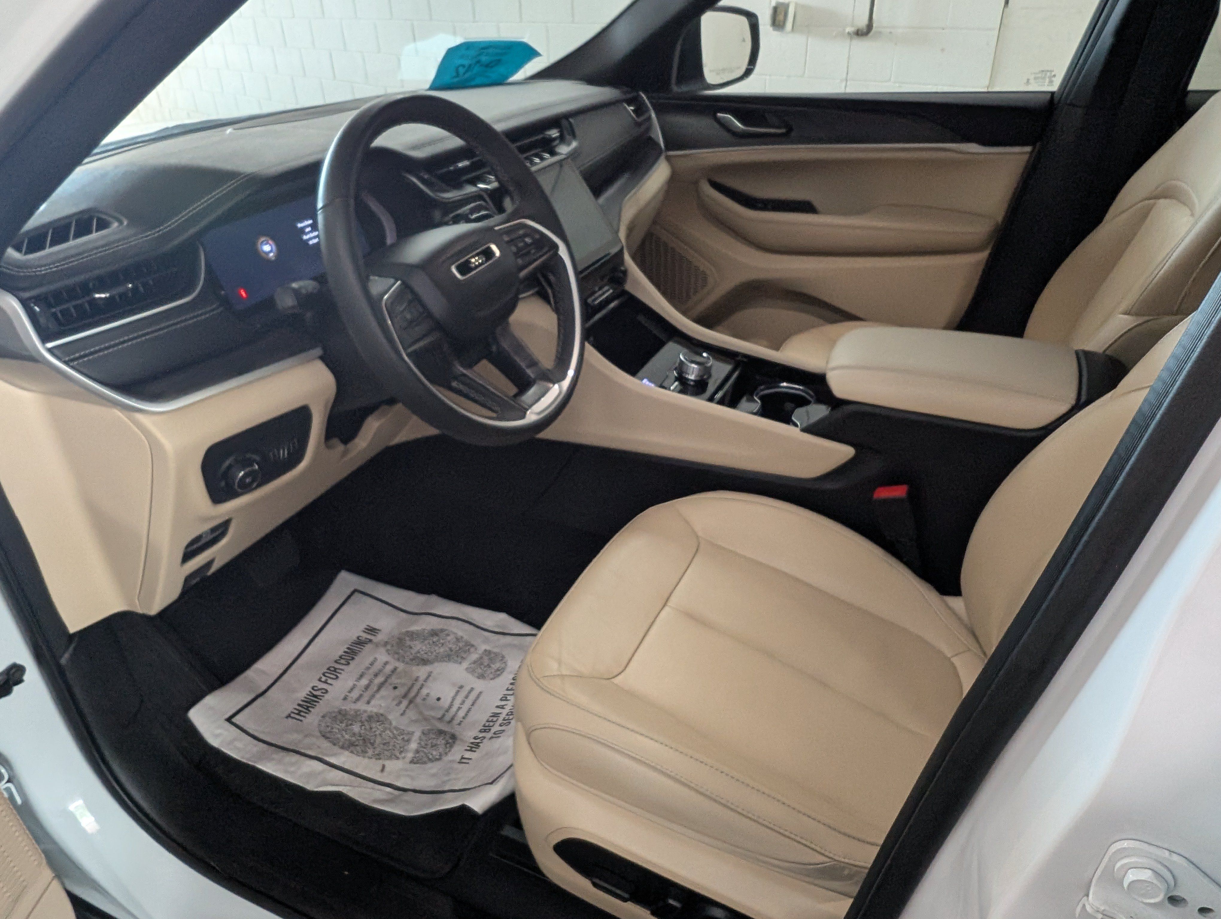 Used 2023 Jeep Grand Cherokee Limited AWD/4WD image 13