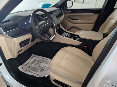 Used 2023 Jeep Grand Cherokee Limited image 13