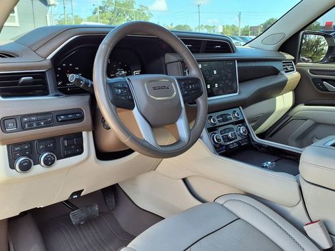 Used 2022 GMC Yukon XL Denali w/ Advanced Technology Package AWD/4WD image 23