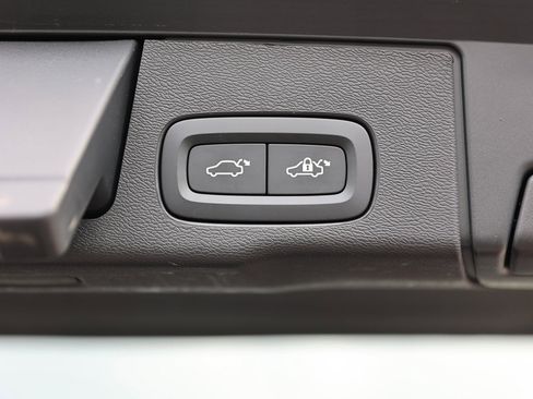 Used 2025 Volvo XC60 B5 Core image 14