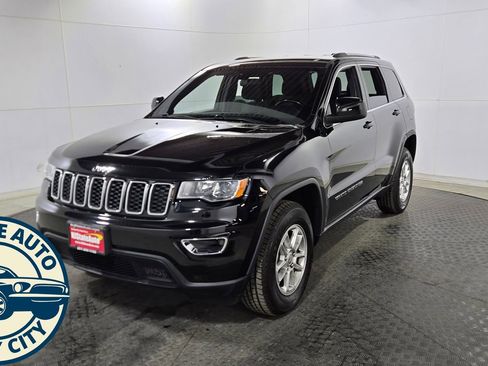 Used 2020 Jeep Grand Cherokee Laredo image 3