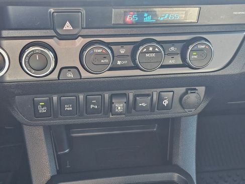 Used 2023 Toyota Tacoma TRD Off-Road w/ Technology Package image 17