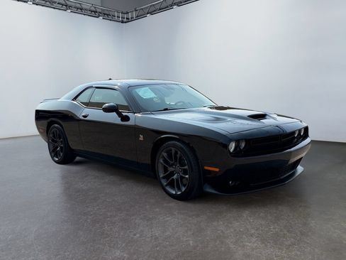Used 2022 Dodge Challenger R/T Scat Pack RWD image 3
