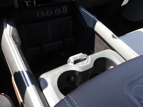 New 2026 RAM 1500 Laramie AWD/4WD image 37