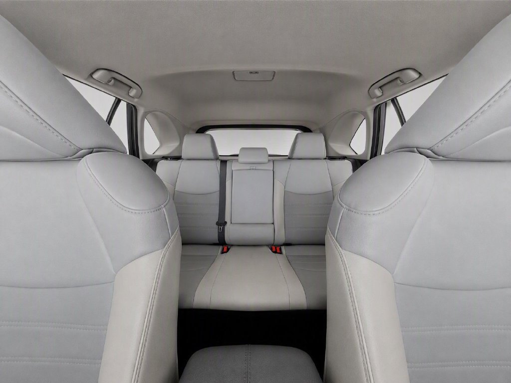 Used 2022 Toyota RAV4 XLE Premium AWD/4WD image 32