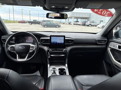 Used 2024 Ford Explorer Limited AWD/4WD image 18