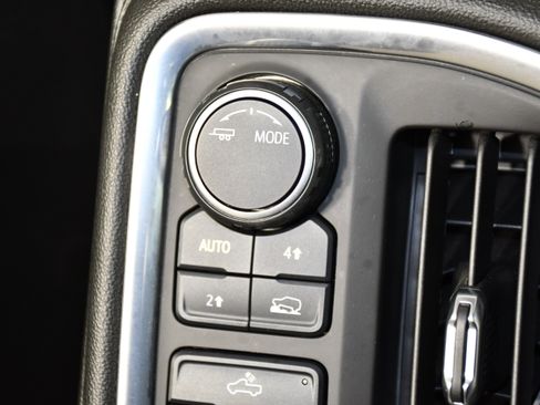 Used 2022 Chevrolet Silverado 1500 LT AWD/4WD image 38