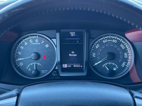 Used 2016 Toyota Tacoma TRD Off-Road image 25