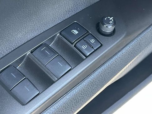 Used 2021 Toyota Camry SE FWD image 15
