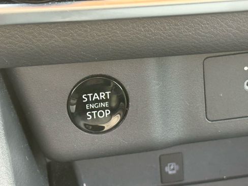 Used 2026 Nissan Rogue SL FWD image 21