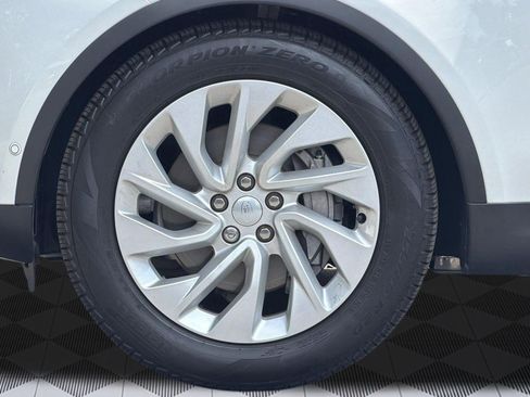 Used 2025 Land Rover Discovery S AWD/4WD image 12