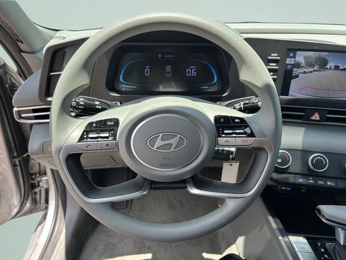 New 2025 Hyundai Elantra SE FWD image 28